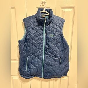 🍂NWOT - The North Face Teal Vest